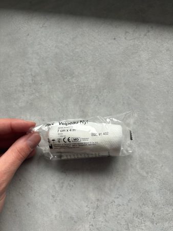 Bande extensible 
Ce matériel peut également être utilisé dans le cadre de la réalisation d'un bandage sur un pansement pour le protéger ou autres.
